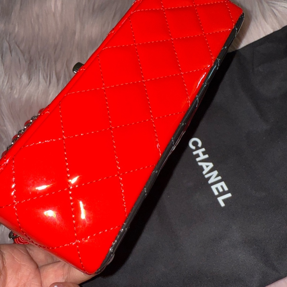 CHANEL Red and Black Patent Calfskin Quilted Mini Rectangular Flap bag - Picture 4 of 11